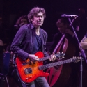 eric-bazilian-rock-meets-classic-2013-nuernberg-09-03-2013-16