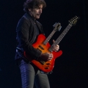 eric-bazilian-rock-meets-classic-2013-nuernberg-09-03-2013-20