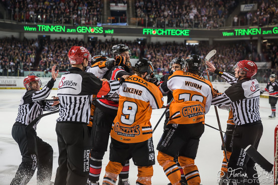 thomas-sabo-ice-tiger-vs-grizzlys-wolfsburg-arena-nuernberg-10-04-2016_0092