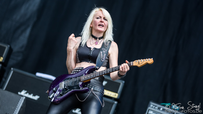 girlschool-bang-your-head-2016-16-07-2016_0002
