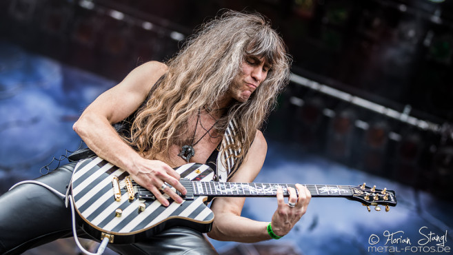 grave-digger-bang-your-head-2016-16-07-2016_0061