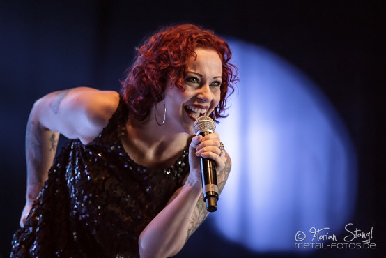 anneke-van-giersbergen-summer-breeze-2014-15-8-2014_0012
