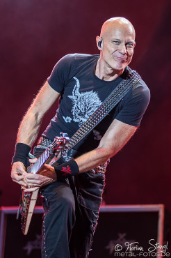 accept-bang-your-head-18-7-2015_0076