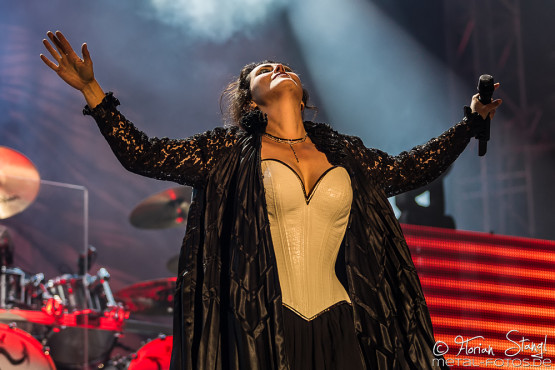 within-temptation-masters-of-rock-9-7-2015_0015