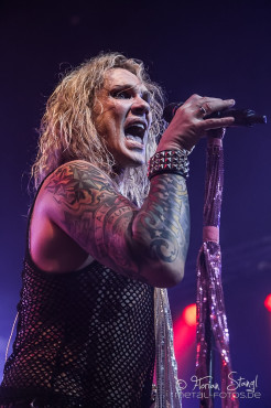 steel-panther-rockfabrik-nuernberg-22-6-2014_0037