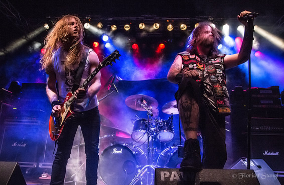 3-inches-of-blood-12-10-2012-musichall-geiselwind-5