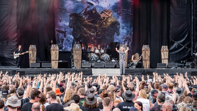 grave-digger-bang-your-head-2016-16-07-2016_0005