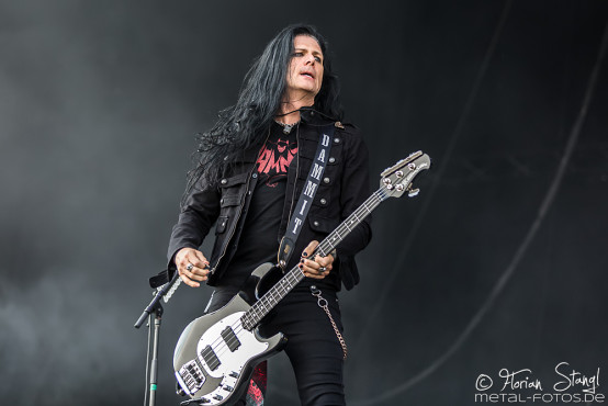 slash-feat-myles-kennedy-rock-im-park-07-06-2015_0030