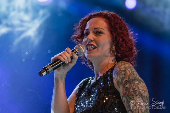 anneke-van-giersbergen-summer-breeze-2014-15-8-2014_0042
