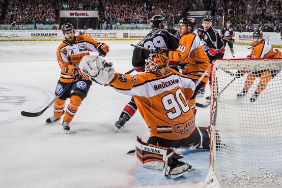 thomas-sabo-ice-tiger-vs-grizzlys-wolfsburg-arena-nuernberg-10-04-2016_0091