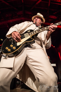 dr-woos-rocknroll-circus-pyras-classic-rock-2014-9-8-2014_0015