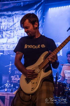 money-left-to-burn-rockfabrik-nuernberg-01-09-2013-16