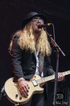 korpiklaani-with-full-force-2013-30-06-2013-32