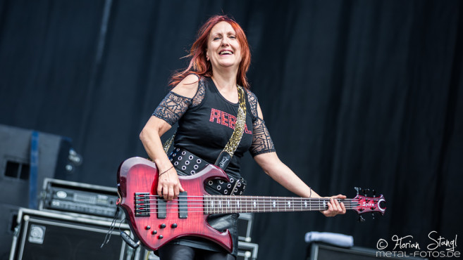 girlschool-bang-your-head-2016-16-07-2016_0029