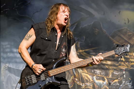 grave-digger-out-loud-04-06-2015_0003