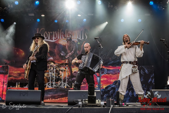 korpiklaani-summer-breeze-2013-15-08-2013-40