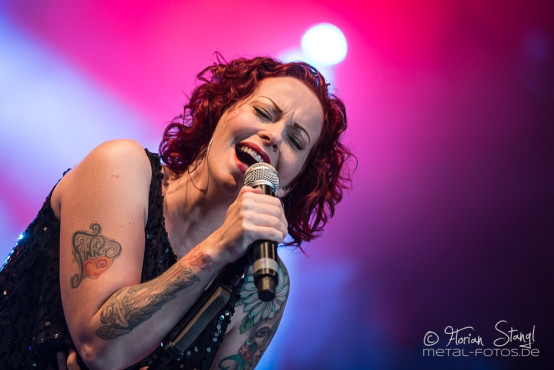 anneke-van-giersbergen-summer-breeze-2014-15-8-2014_0003