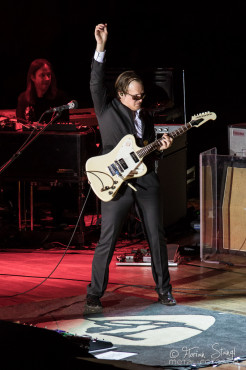 joe-bonamassa-2013-world-tour-meistersingerhalle-nuernberg-11-03-2013-43
