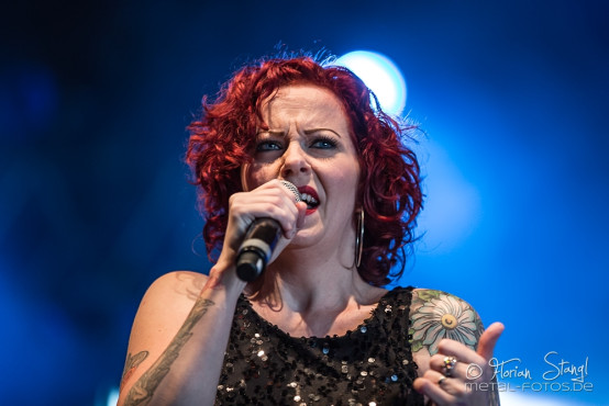 anneke-van-giersbergen-summer-breeze-2014-15-8-2014_0037