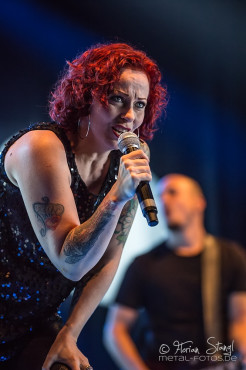 anneke-van-giersbergen-summer-breeze-2014-15-8-2014_0045