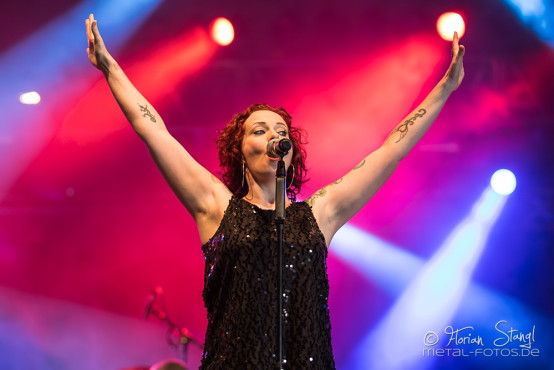 anneke-van-giersbergen-summer-breeze-2014-15-8-2014_0048