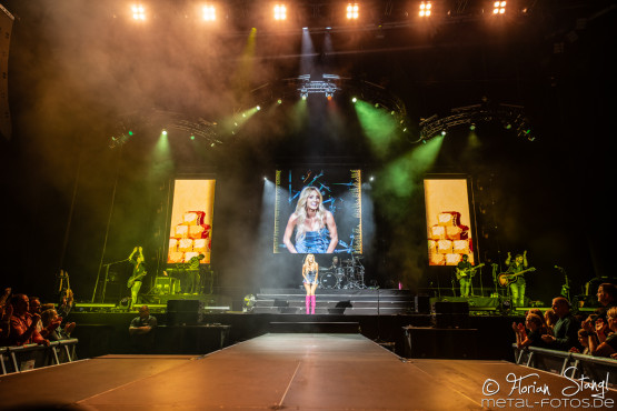 Melissa-Naschenweng-Arena-Nuernberg-8-5-2025_0009