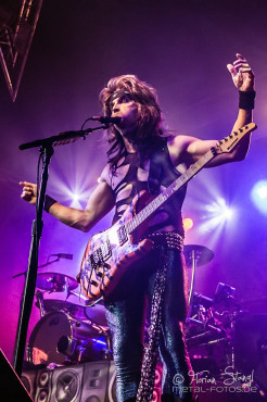 steel-panther-rockfabrik-nuernberg-22-6-2014_0023