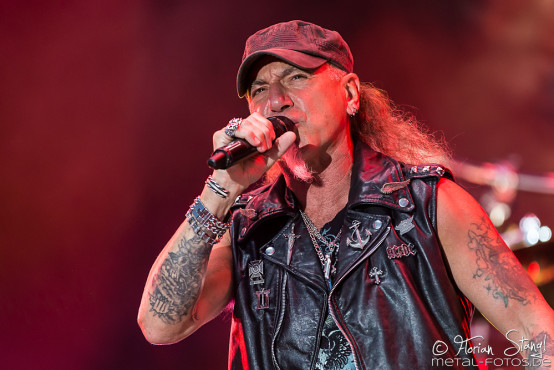 accept-bang-your-head-18-7-2015_0084
