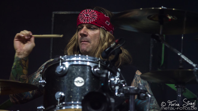 steel-panther-summer-breeze-2016-20-08-2016_0037