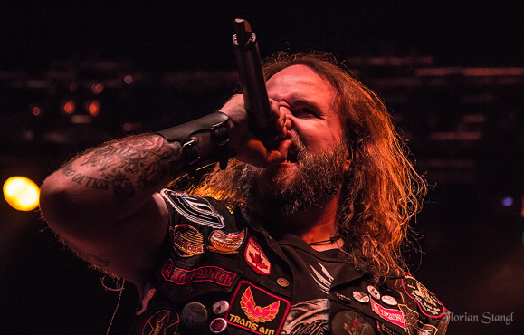 3-inches-of-blood-12-10-2012-musichall-geiselwind-25
