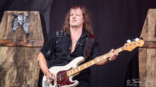 grave-digger-bang-your-head-2016-16-07-2016_0029