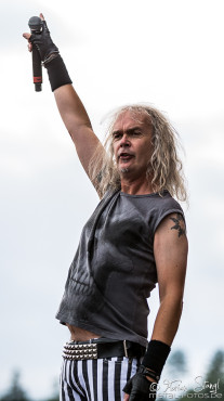 grave-digger-bang-your-head-2016-16-07-2016_0049