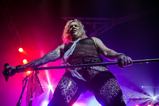 steel-panther-rockfabrik-nuernberg-22-6-2014_0035