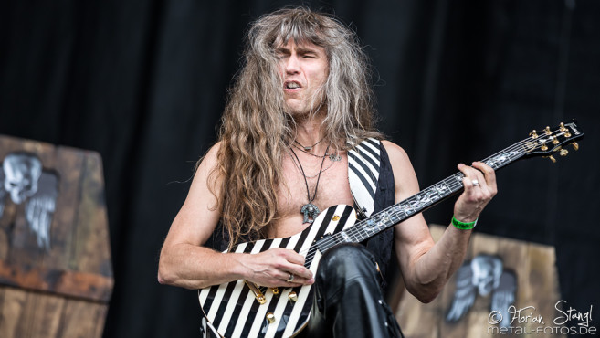 grave-digger-bang-your-head-2016-16-07-2016_0026