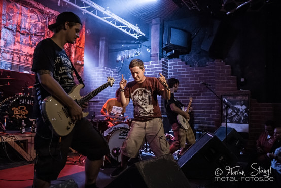 money-left-to-burn-rockfabrik-nuernberg-01-09-2013-06