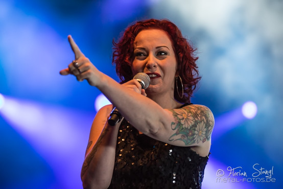 anneke-van-giersbergen-summer-breeze-2014-15-8-2014_0043