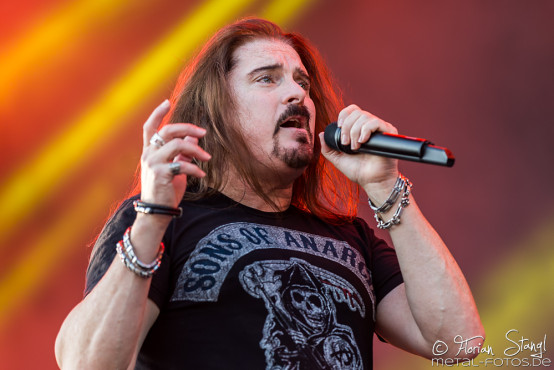 dream-theater-bang-your-head-18-7-2015_0001