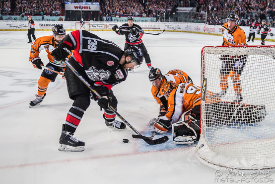 thomas-sabo-ice-tiger-vs-grizzlys-wolfsburg-arena-nuernberg-10-04-2016_0090