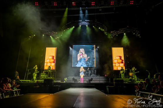 Melissa-Naschenweng-Arena-Nuernberg-8-5-2025_0021
