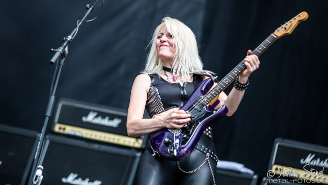 girlschool-bang-your-head-2016-16-07-2016_0014