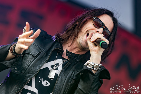 slash-feat-myles-kennedy-rock-im-park-07-06-2015_0002