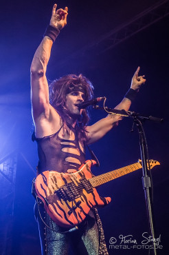 steel-panther-rockfabrik-nuernberg-22-6-2014_0016