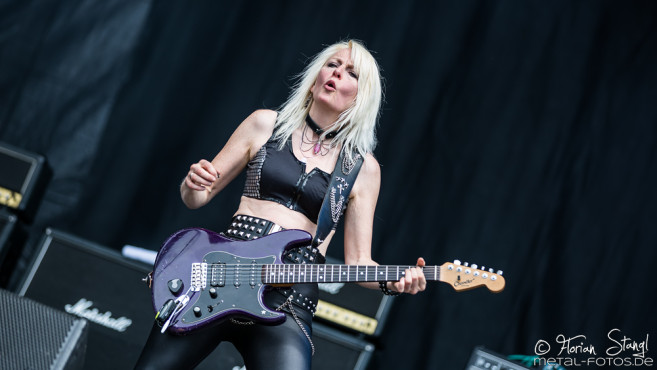 girlschool-bang-your-head-2016-16-07-2016_0037
