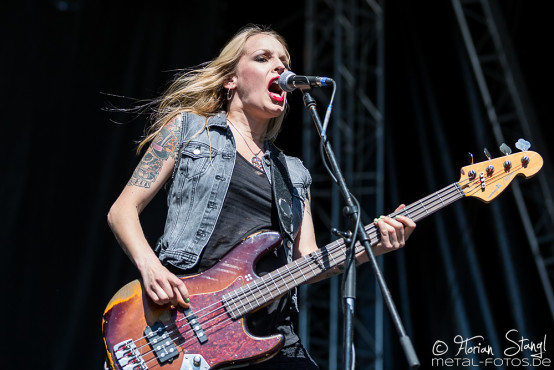 crucified-barbara-masters-of-rock-11-7-2015_0015