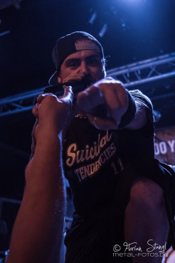 dog-eat-dog-rockfabrik-nuernberg-01-09-2013-03