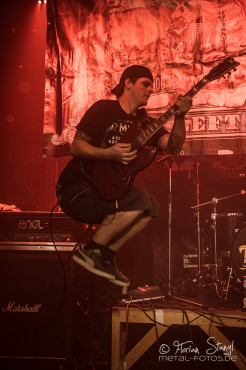 money-left-to-burn-rockfabrik-nuernberg-01-09-2013-03