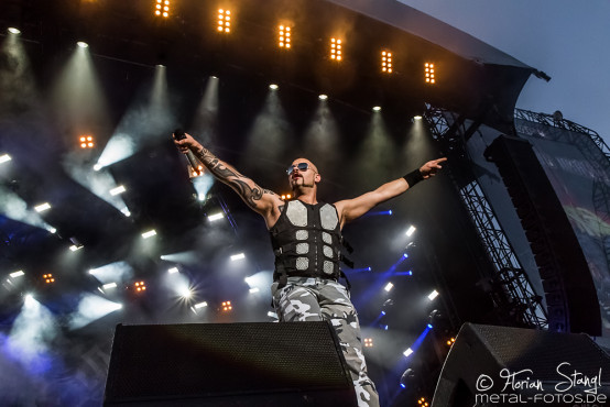 sabaton-bang-your-head-16-7-2015_0070