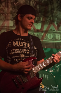money-left-to-burn-rockfabrik-nuernberg-01-09-2013-20
