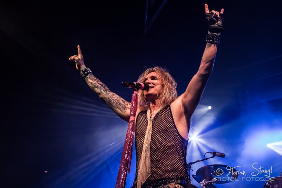 steel-panther-rockfabrik-nuernberg-22-6-2014_0025