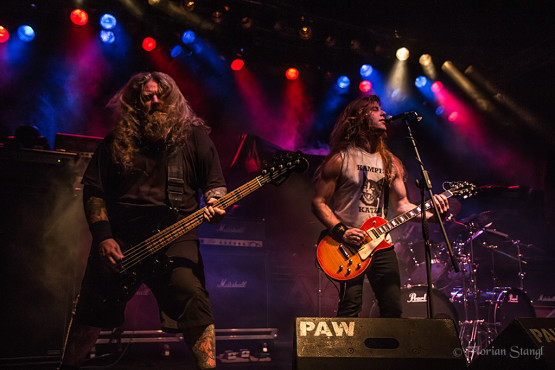 3-inches-of-blood-12-10-2012-musichall-geiselwind-10
